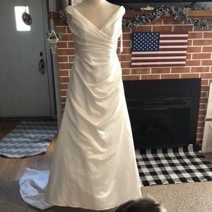 David’s Bridal size 8 ivory wedding gown